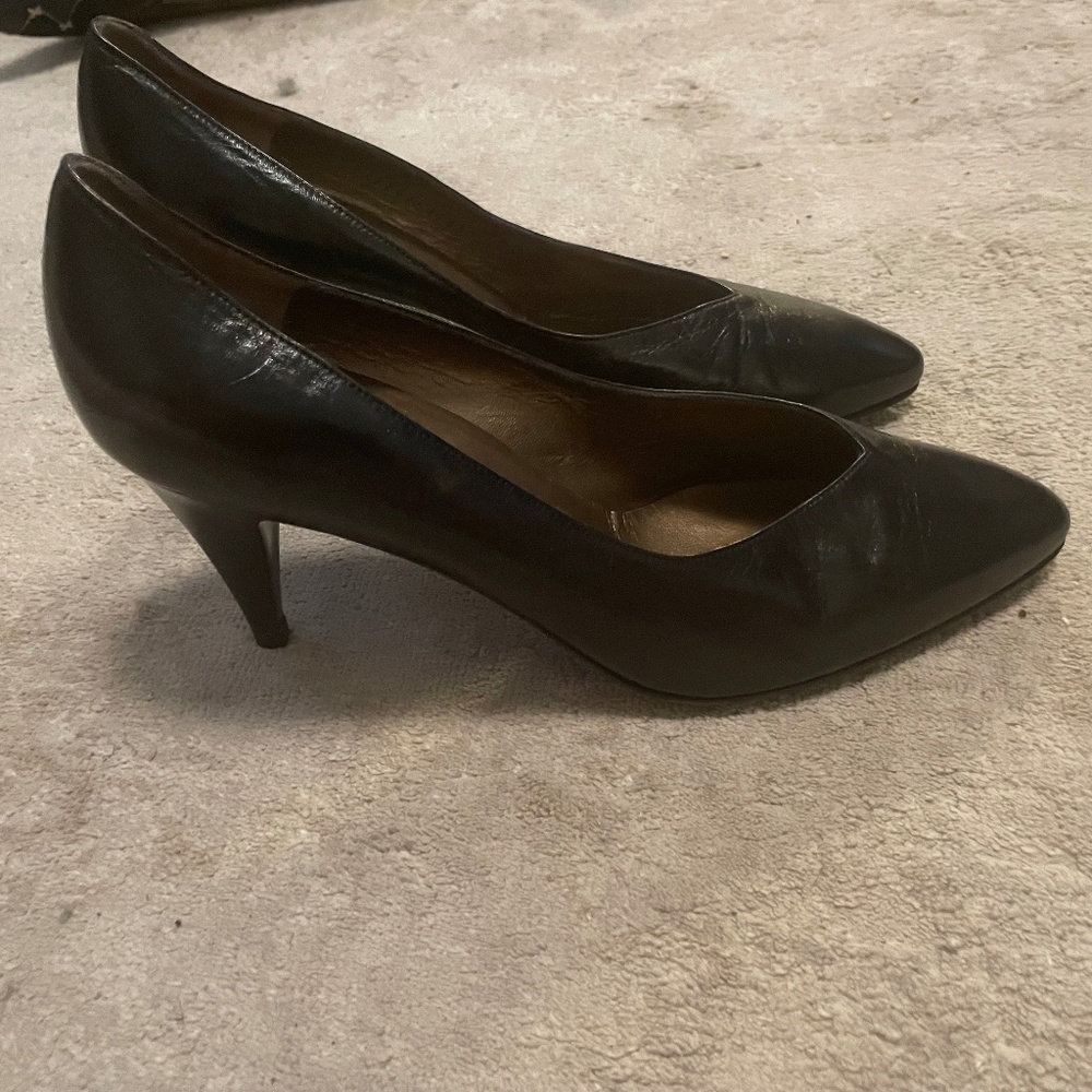 Vintage Bruno Magli black leather pumps